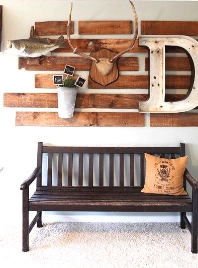 Reclaimed wood pallet wall decor