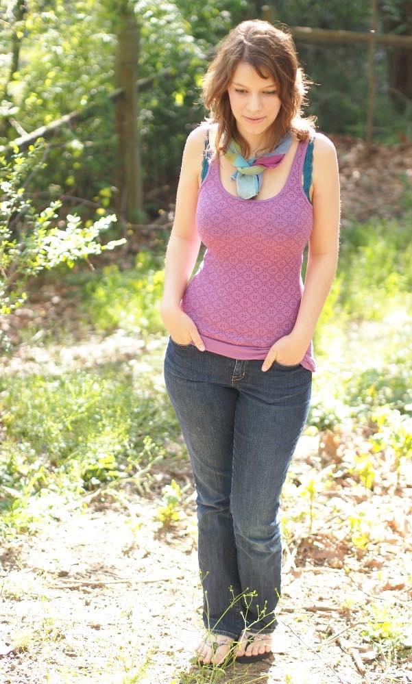 bra straps showing casual summer outfit