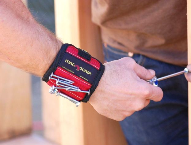 Nail magnet wristband