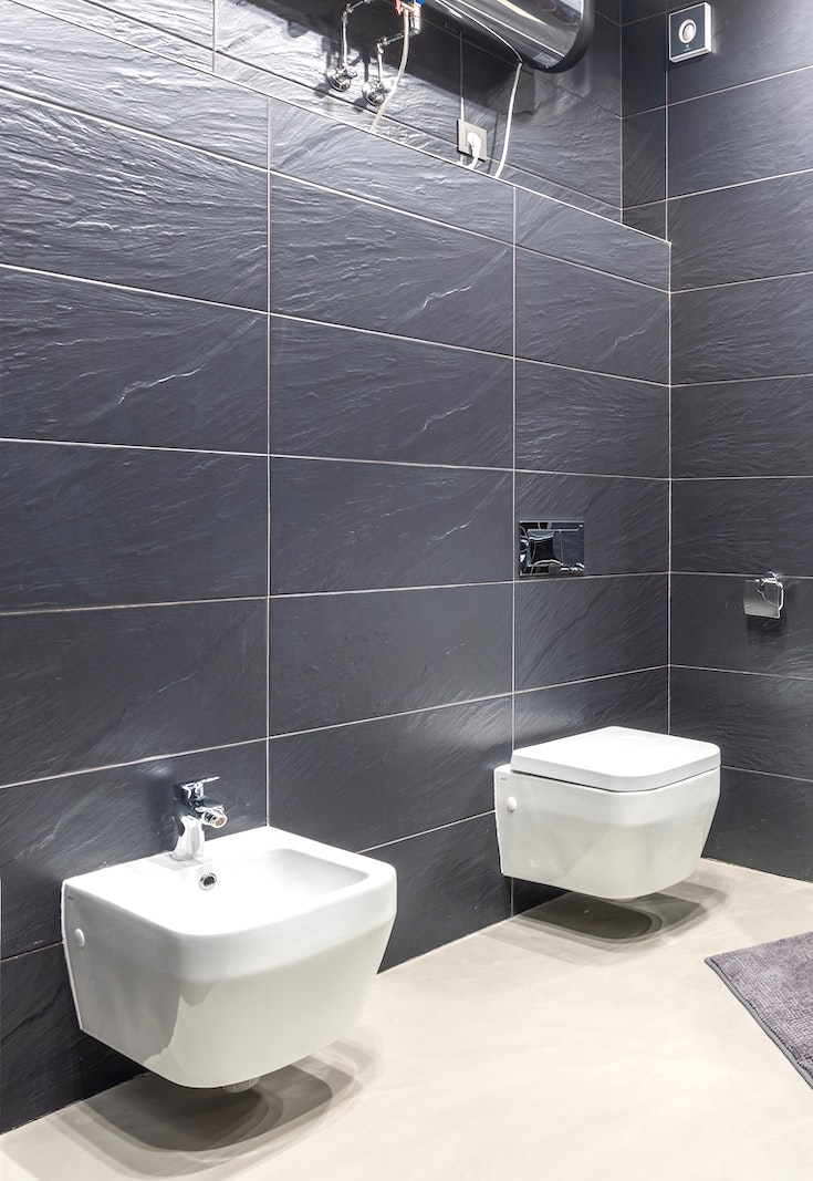 Standalone ceramic bidet