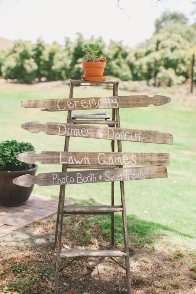 Wooden signs, Wedding decoration ideas, Wedding decorations on a budget, DIY Wedding decorations, Rustic Wedding decorations, Fall Wedding decorations