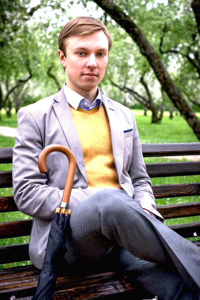 Grey suit on trend for spring style