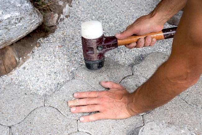 Lay flagstone walkway