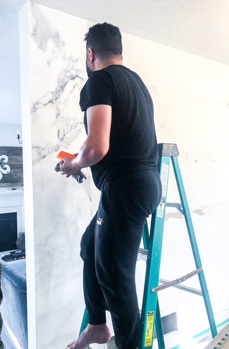 Removing additional glue from wallpaper