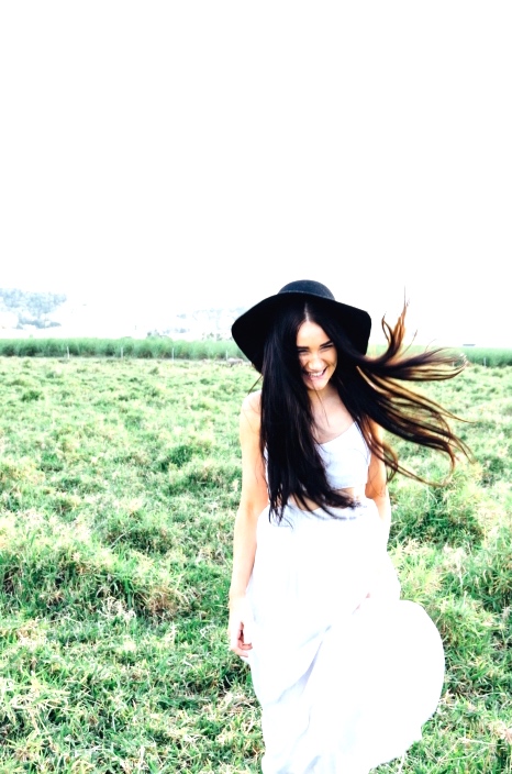 Black sun hat with white dress