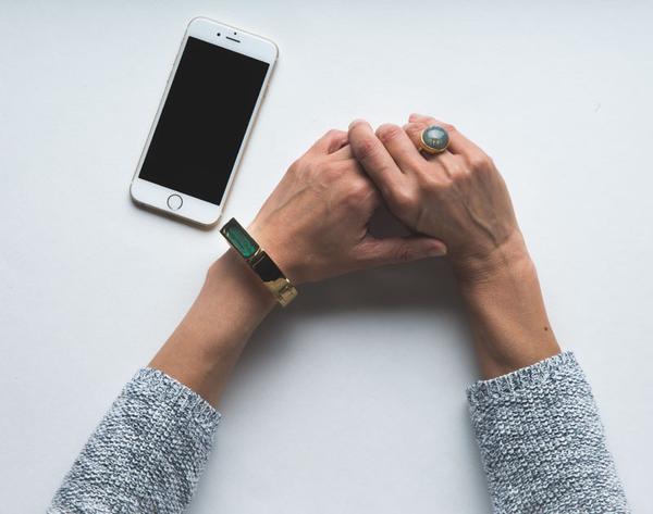 Wise Wear Socialite Collection Duchess smart bracelet in gold