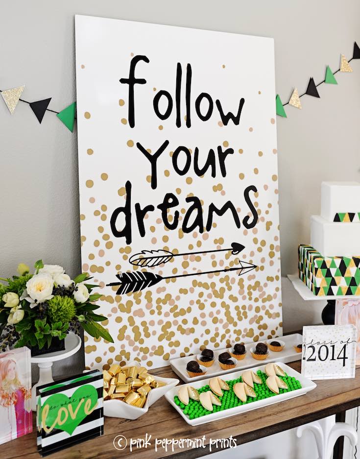 Graduation table decor