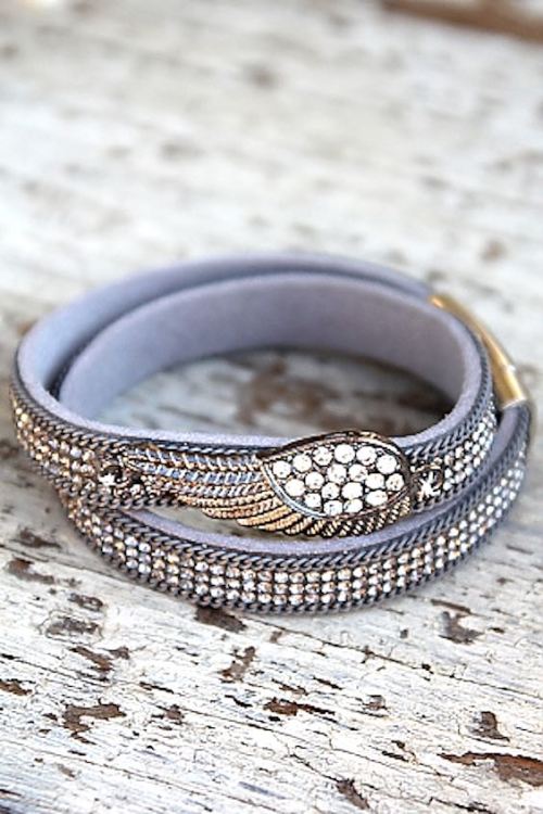 Wrap feather bracelet, Coachella style, Boho fashion, Coachella fashion, Coachella jewellery, Coachella accessories, Coachella Jewlery