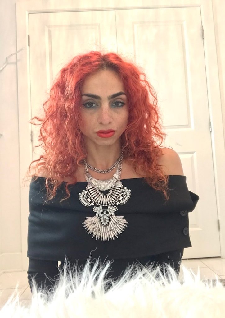 Statement necklace, Stylish outfits for women, Stylish outfits for fall, Stylish outfits for winter, Stylish outfits for autumn, Comfy stylish outfits