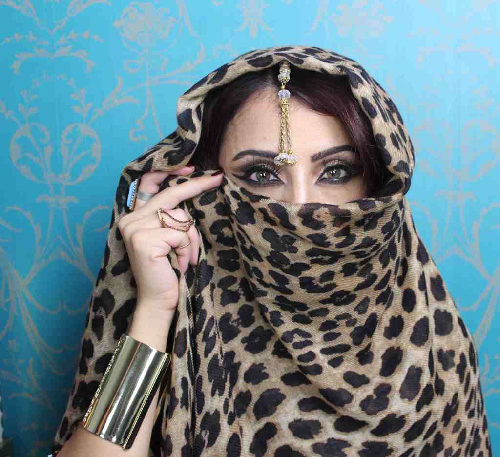 Arabian Nights look, NYE gold jewellery, accessories, and leopard scarf